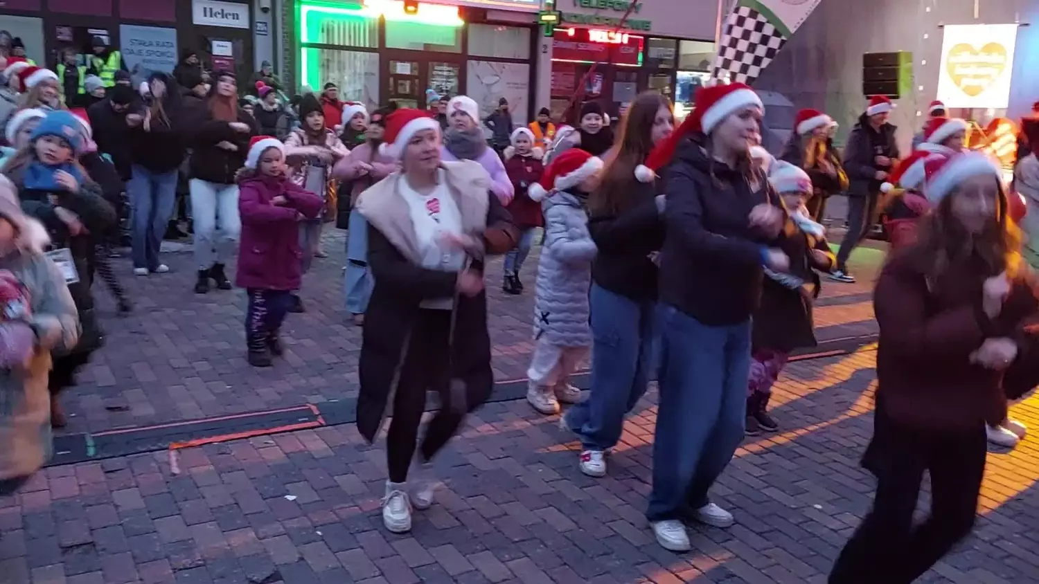 Chełm. Mikołaje z MDK zatańczyły na Finale Wielkiej Orkiestry Świątecznej Pomocy