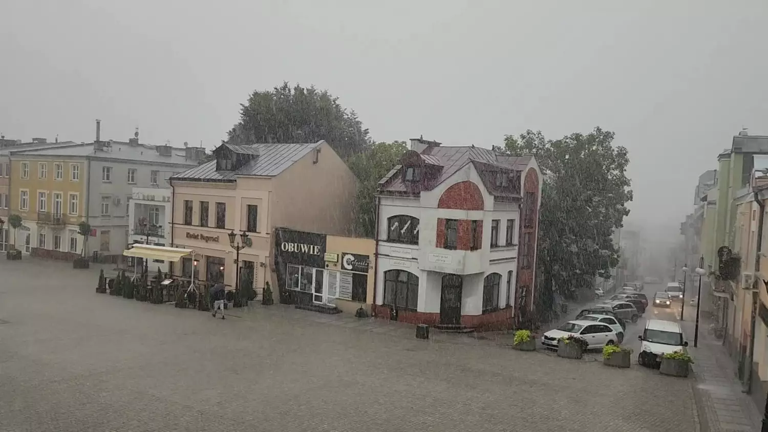 Ulewa nad Chełmem i zalane ulice [FILM]