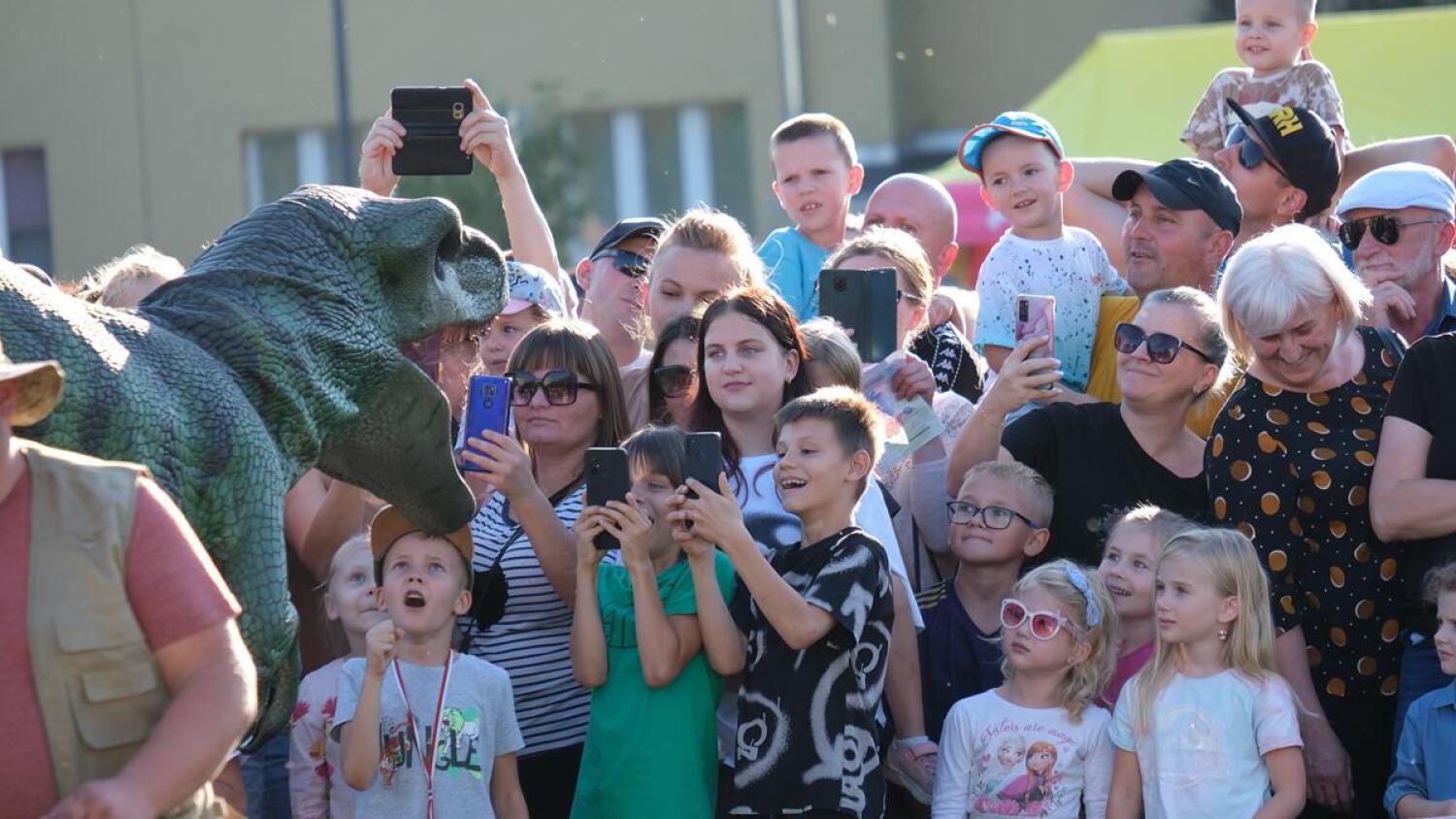 Chełm. Dinozaury pojawiły się na os. Słoneczne [FILM]