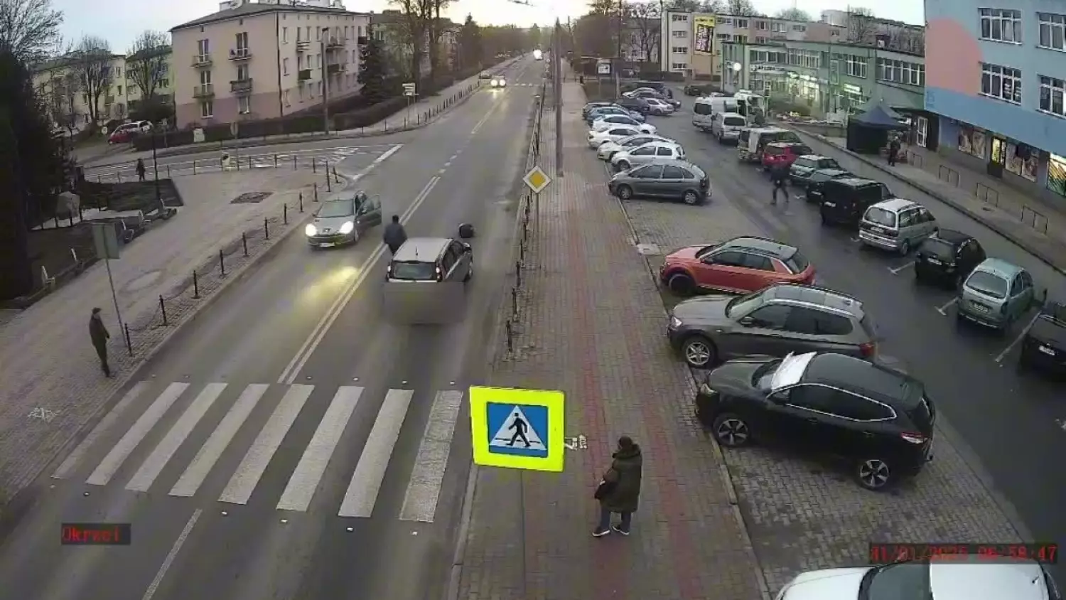 Krasnystaw. Potrącenie nastolatki na przejściu. Nagranie ku przestrodze! [FILM]