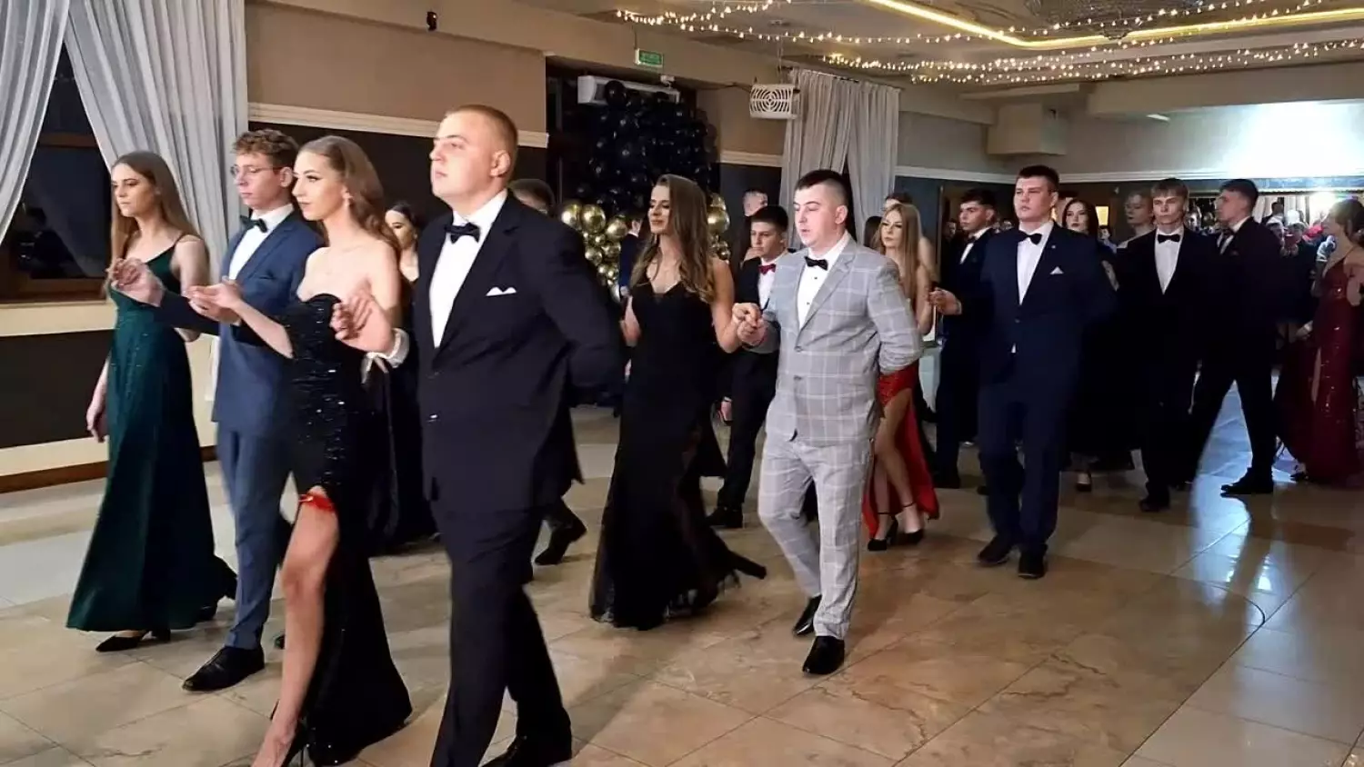 Studniówka 2025 - Zespół Szkół Ekonomicznych i Mundurowych w Chełmie cz. I [WIDEO]