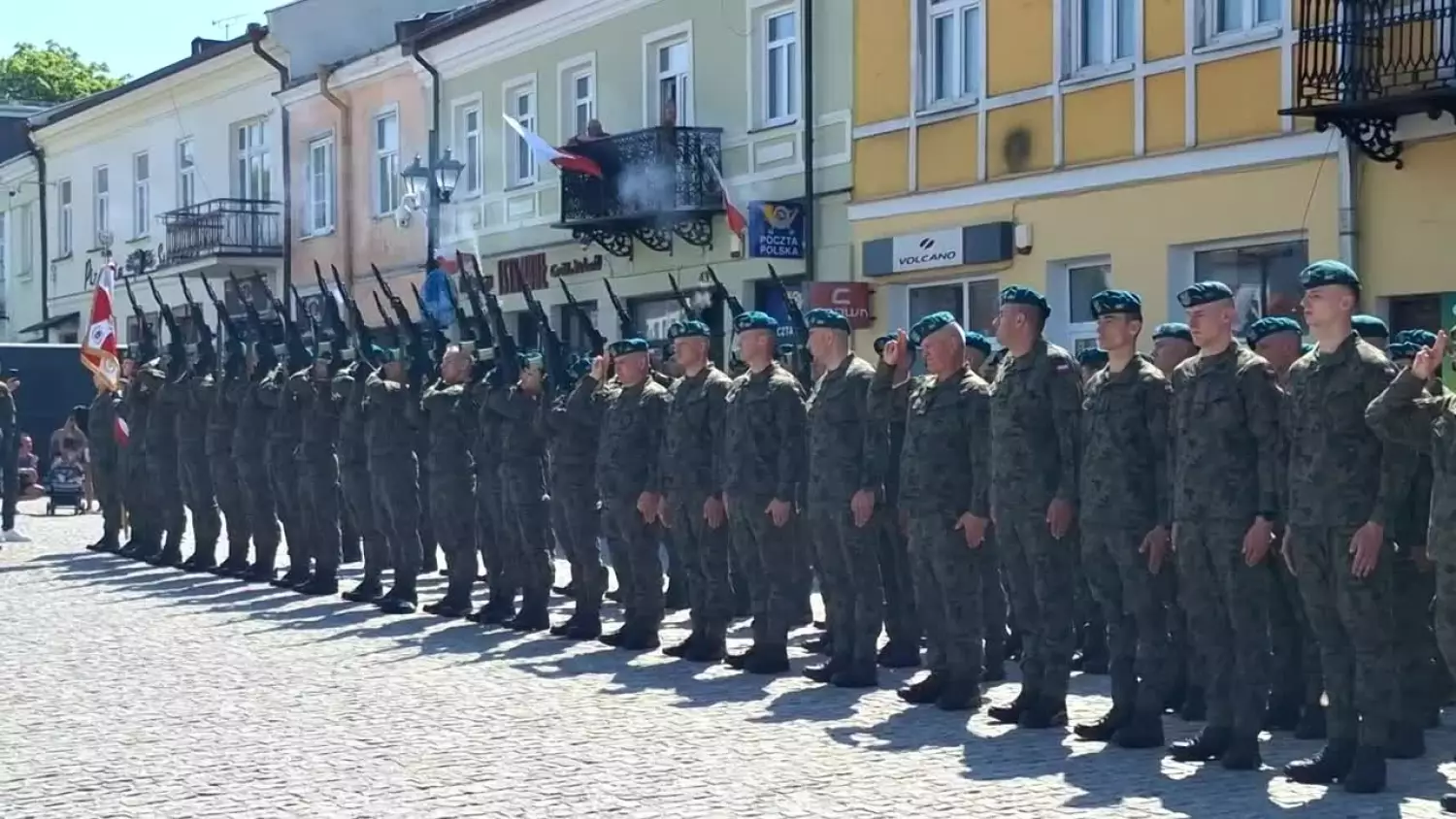 Salwa honorowa podczas miejskich obchodów upamiętniających 234. rocznicę uchwalenia Konstytucji 3 Maja [FILM]