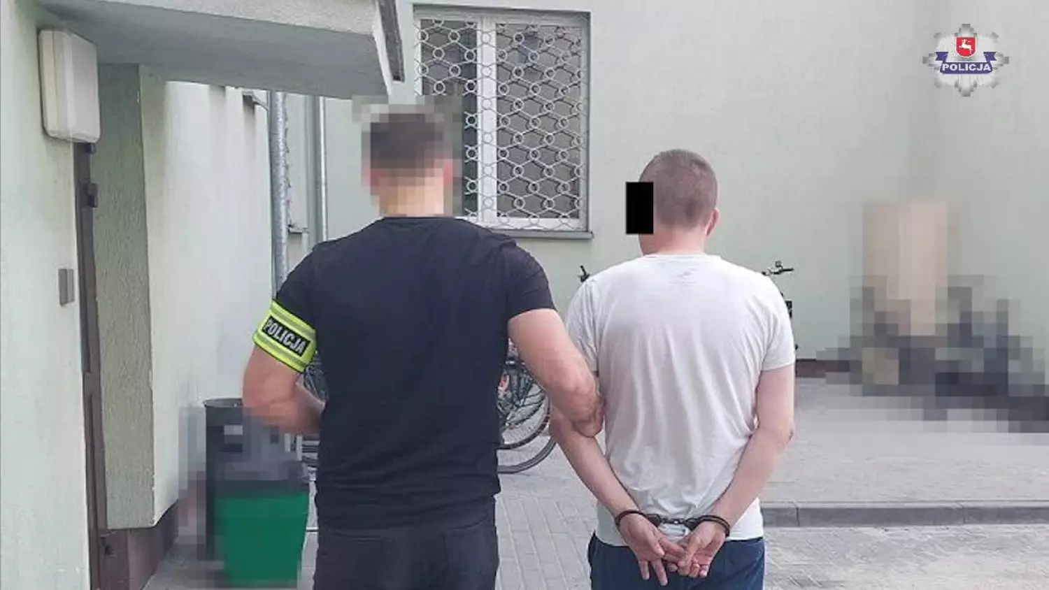 Motocyklista na masce auta. Chciał zatrzymać pijanego kierowcę [WIDEO]