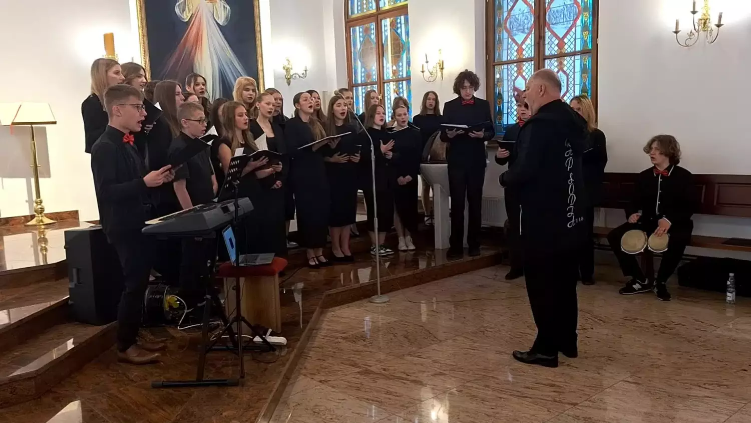 75-lecie i V Zjazd Absolwentów i Nauczycieli II Liceum Ogólnokształcącego w Chełmie. Występ Chóru Rapsodia [FILM]