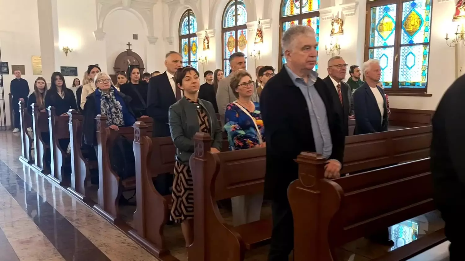 75-lecie i V Zjazd Absolwentów i Nauczycieli II Liceum Ogólnokształcącego w Chełmie. Msza święta  [FILM]