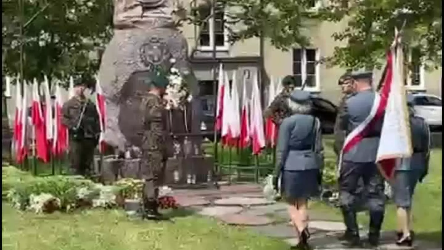 Złożenie wieńców przy pomniku Piety Wołyńskiej [FILM]
