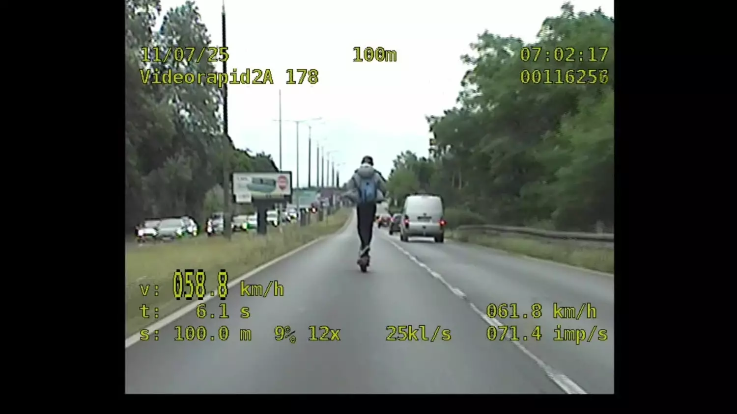 Ile może pędzić e-hulajnoga? Ten film pokazuje, że bardzo szybko [WIDEO]