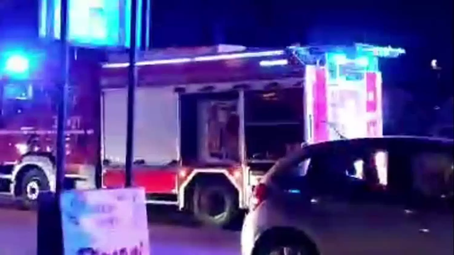 Chełm. Uderzył w latarnię, drzewo i cmentarny mur. Był pijany [FILM]