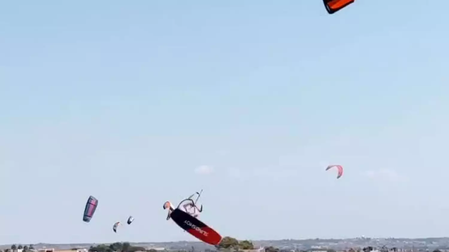 Odkryj Sycylię w sportowym wydaniu: obóz kitesurfingowy last minute