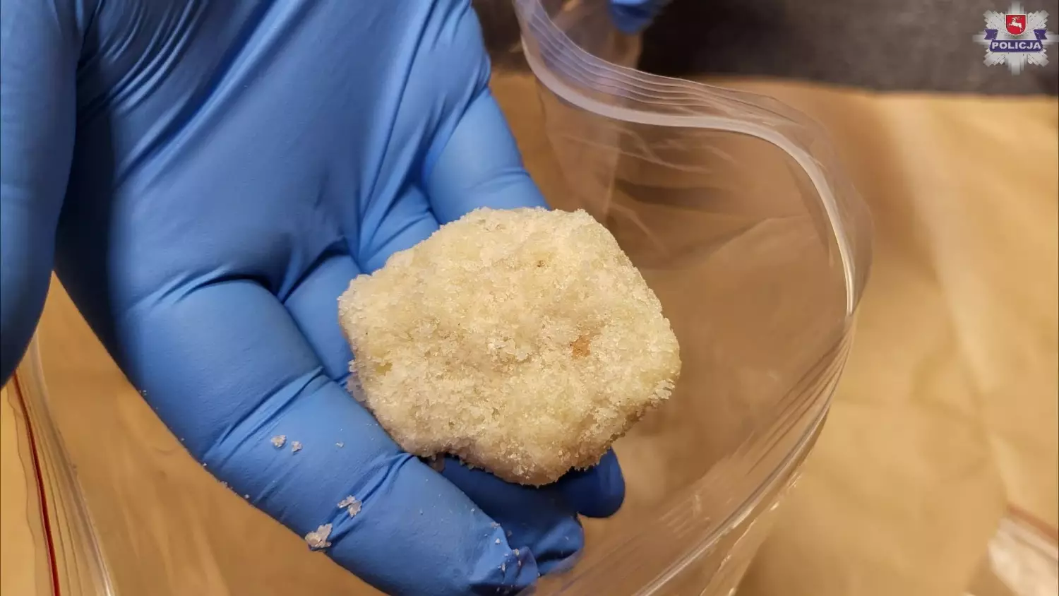 Zorganizowana grupa przestępcza, czerpiąca zyski z nierządu i handlu ludźmi, rozbita! [FILM]