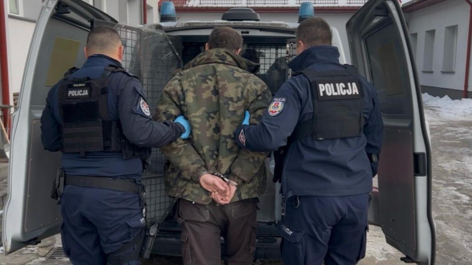 Gm. Izbica. Znęcał się nad matką. Groził, że zabije i spali. Nożem zamachnął się na policjanta [FILM]