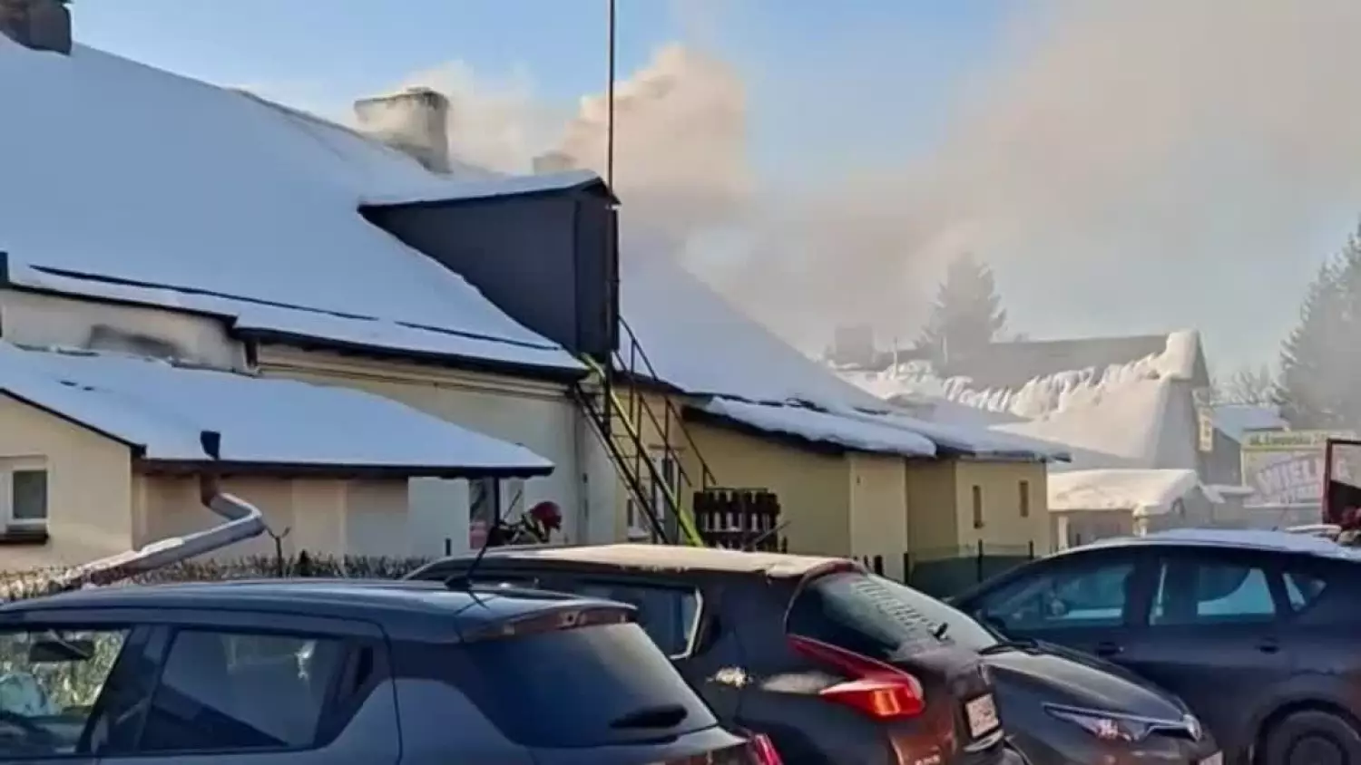 Śmierć w płonącym domu. Akcja strażaków przy ul. Korczaka w Chełmie [FILM]