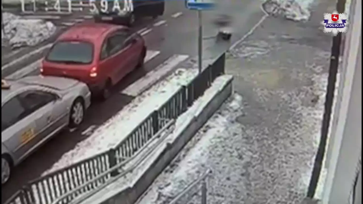 18-latka potrącona na pasach. Poszybowała w górę i upadła. Zobacz nagranie [FILM]