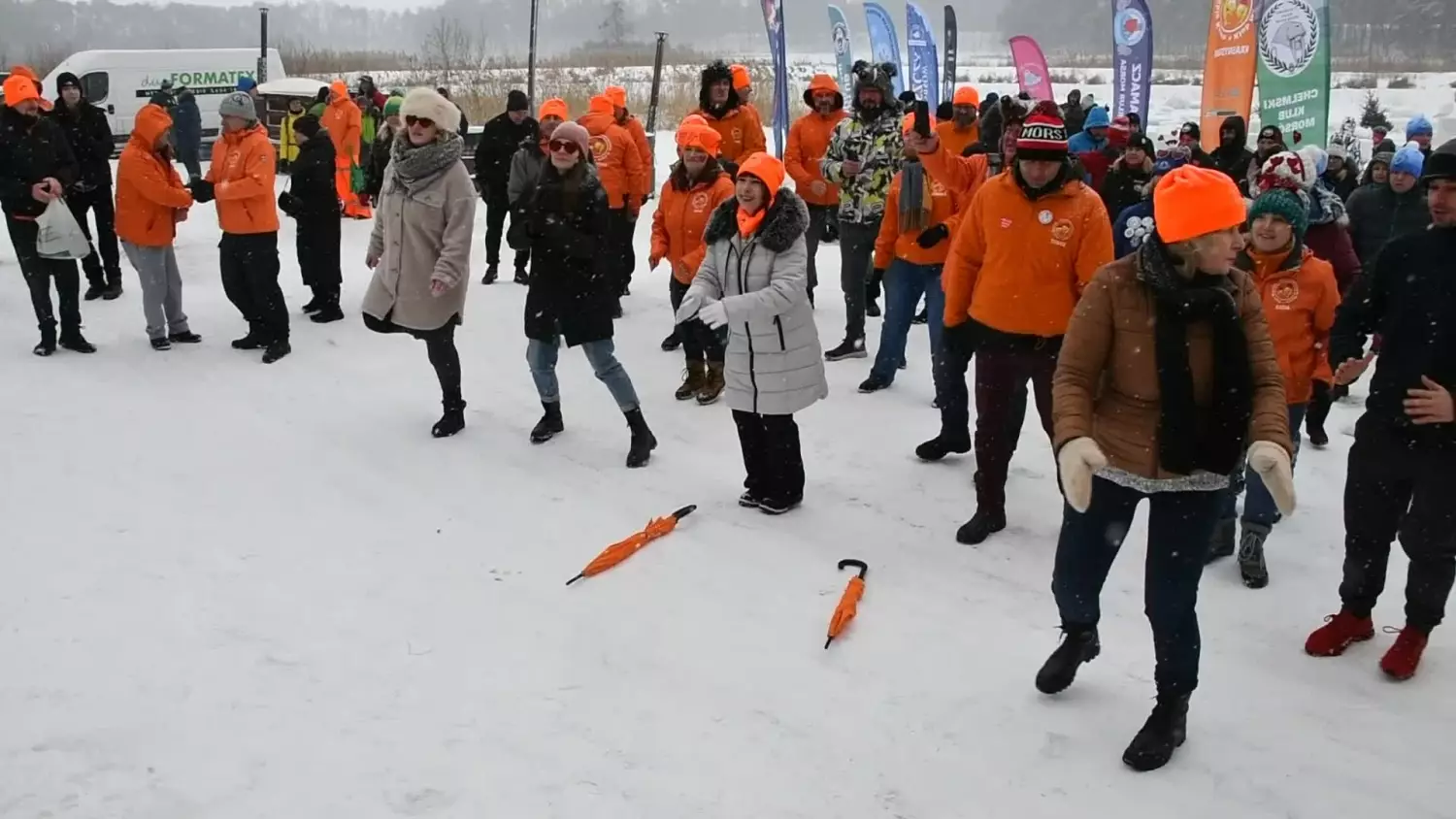 Miłość do zimna łączy ich od dekady. Jubileuszowy zlot u Krasnostawskich Karpi [WIDEO]