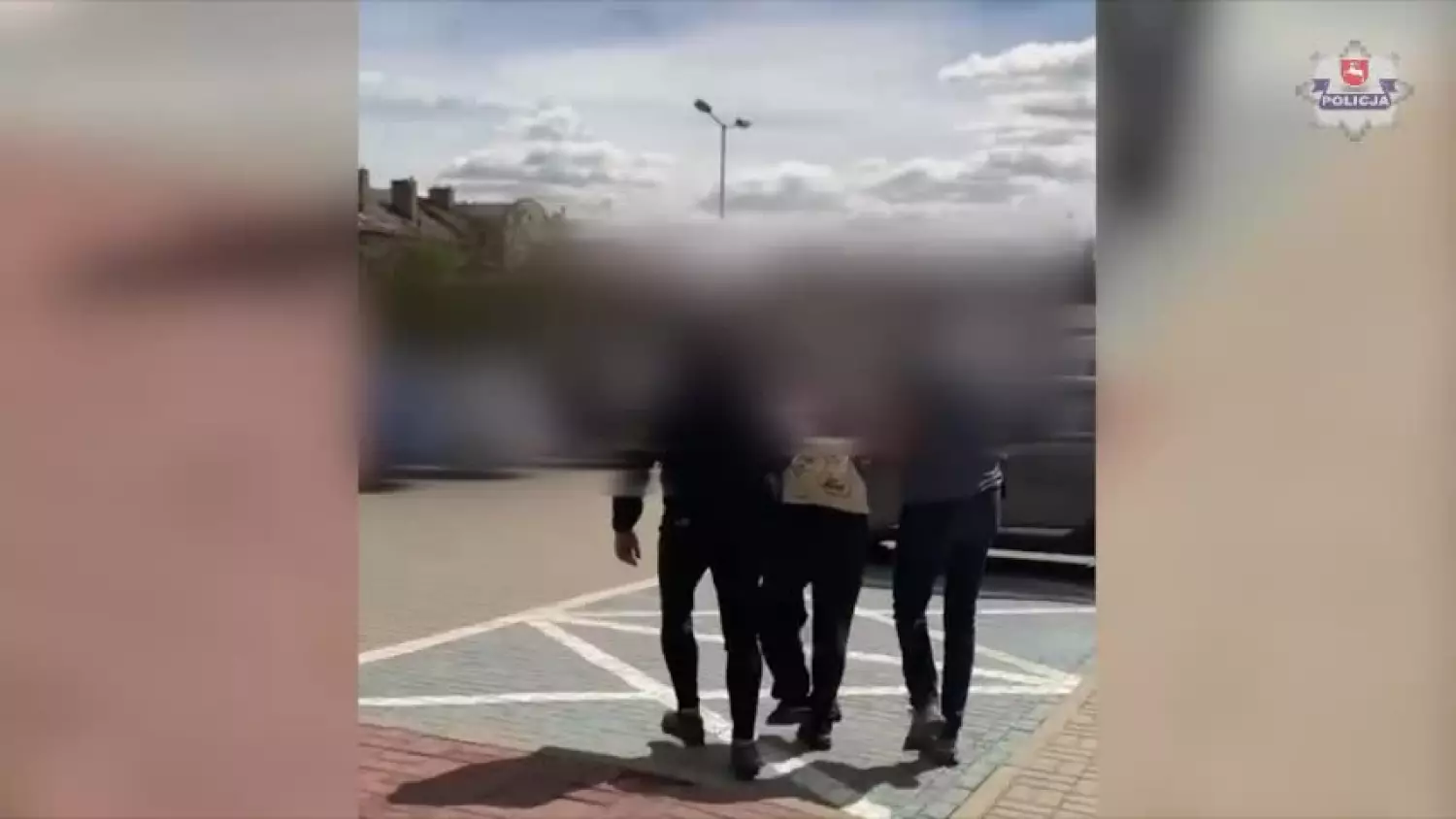 Uciekinier z Zakładu Karnego we Włodawie szarpał na ochroniarza w drogerii [FILM]