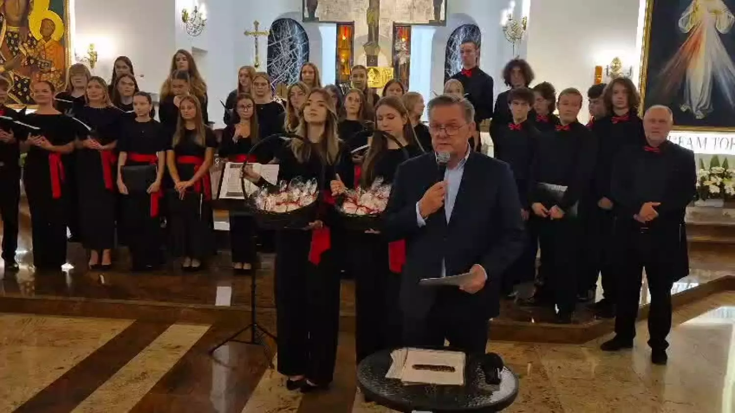 Chór Rapsodia z II LO w Chełmie podziękował darczyńcom [FILM]